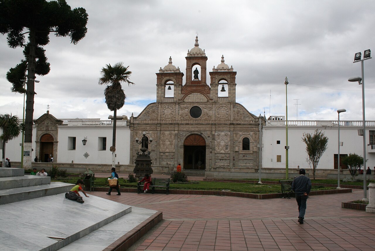 Catedral y espacio urbano de Riobamba