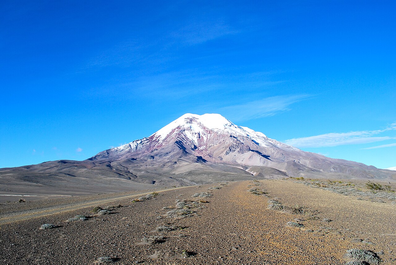 Vista del volcán Chimborazo, referente natural de Riobamba